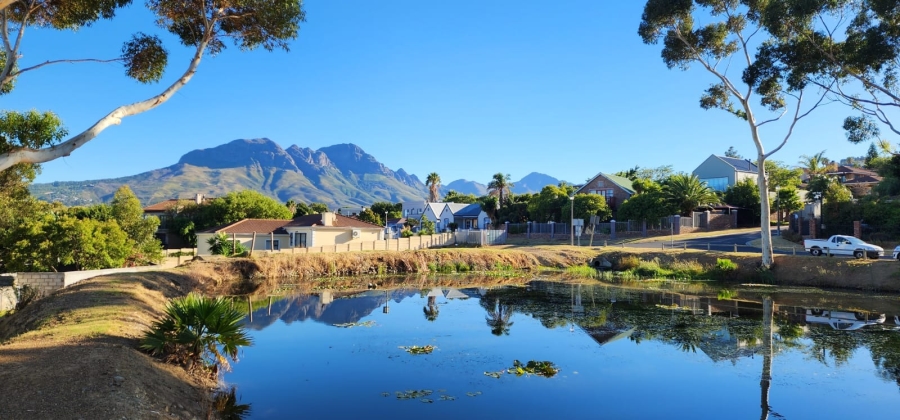 3 Bedroom Property for Sale in Olive Grove Western Cape